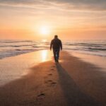 Imagen simbólica de una persona caminando hacia el amanecer junto al mar, representando confiar y caminar en la voluntad de Dios aun cuando el camino no es claro.
